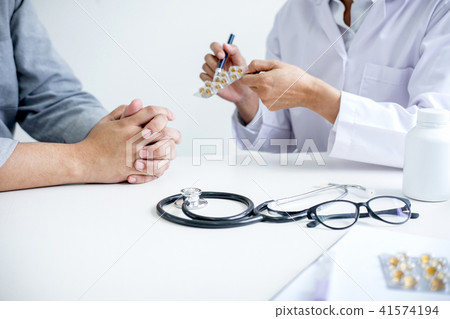 Doctor consulting patient and recommend treatment methods and ho Doctor consulting patient and recommend treatment methods and ho 41574194