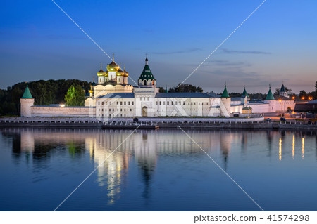 Ipatiev Monastery reflecting in water, Kostroma Ipatiev Monastery reflecting in water, Kostroma 41574298