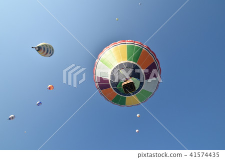 Hot air balloon · balloon Hot air balloon · balloon 41574435