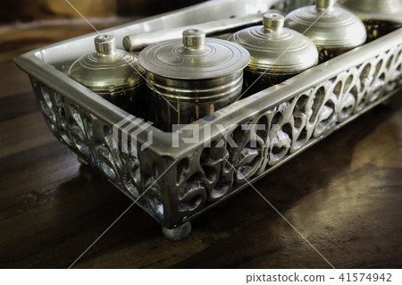 wedding equipment called Tepak Sireh 41574942
