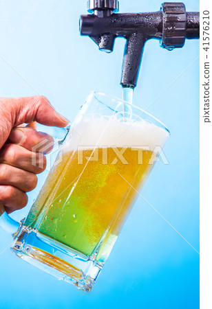 Draft beer poured from the via server Draft beer poured from the via server 41576210