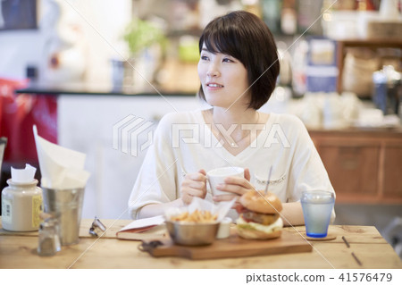 咖啡廳午餐女漢堡 咖啡廳午餐女漢堡 41576479