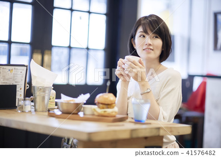 咖啡廳午餐女漢堡 咖啡廳午餐女漢堡 41576482