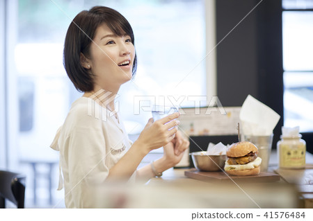 咖啡廳午餐女漢堡 咖啡廳午餐女漢堡 41576484