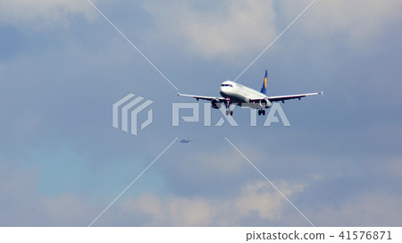 FRANKFURT, GERMANY - FEB 28th, 2015: A Lufthansa Airbus A321-200 - MSN 6415 - D-AIDW - lands at 41576871