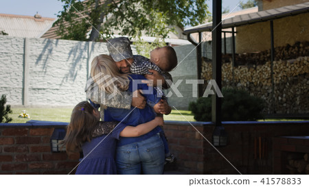 Military man returning home to family Military man returning home to family 41578833