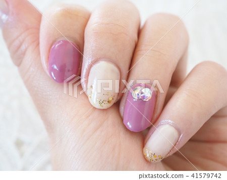 辦公室釘 41579742