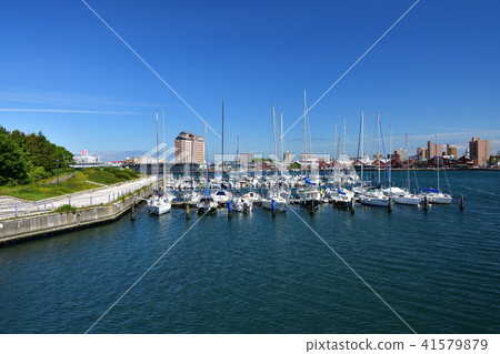 Photographing the early summer scenery of Midori no Shima Park Yacht Harbor in the Bay Area of Hakodate City, Hokkaido Photographing the early summer scenery of Midori no Shima Park Yacht Harbor in the Bay Area of Hakodate City, Hokkaido 41579879