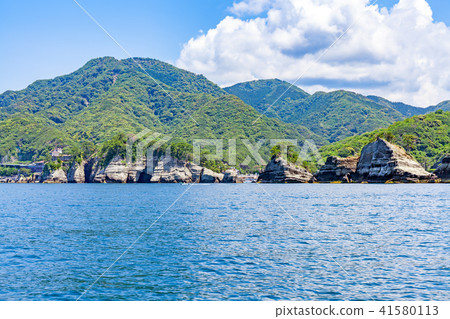 Dogashima Dodogajima洞穴遊覽從遊船的視圖 41580113