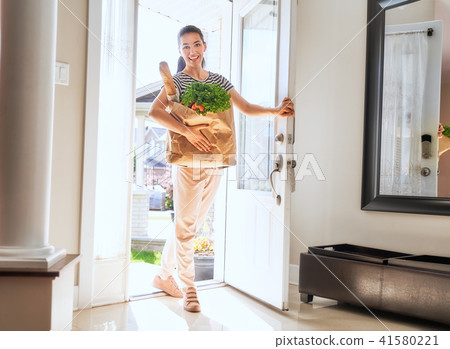 woman holding grocery shopping bag 41580221