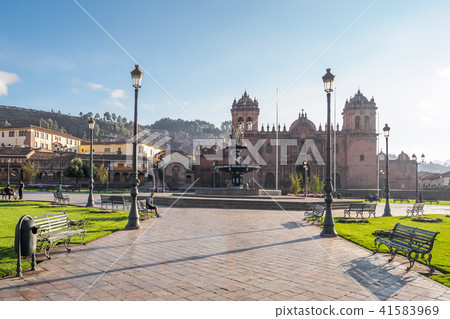 Catedral del Cuzco and Plaza de Armas in Peru. 41583969