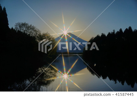 Double Diamond Fuji from Lake Tanuki 41587445