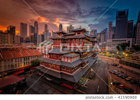 Buddha Tooth Relic Temple at sunrise in China town 41590989