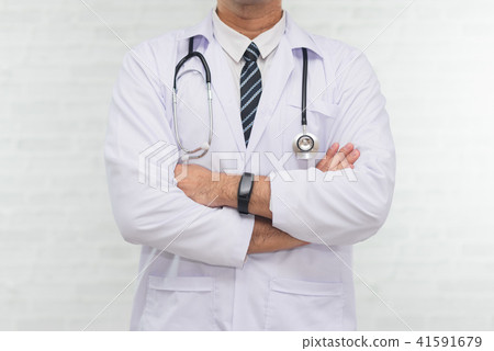 portrait of doctor on white background portrait of doctor on white background 41591679