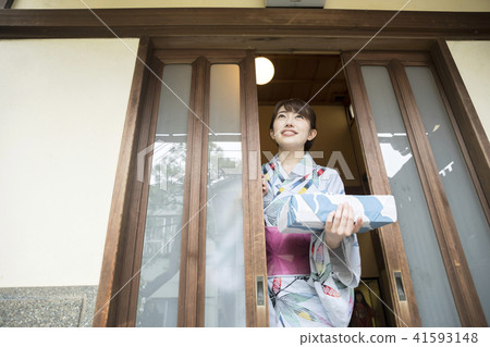 夏天形象Nakamoto女性的浴衣外觀入口外出 夏天形象Nakamoto女性的浴衣外觀入口外出 41593148