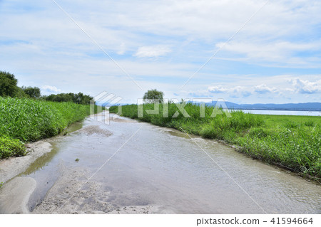 The Yanagawa River at Yanagasaki Lakeside Park flows into Lake Biwa 41594664