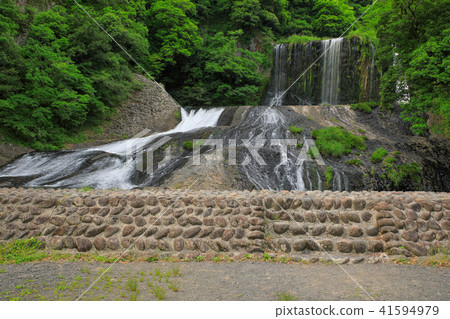 Ryumon Falls in early summer in Kokonoe Town, Oita Prefecture 41594979