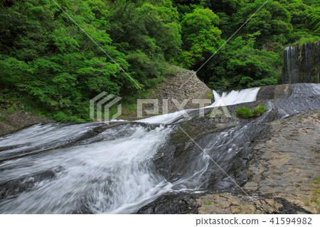 Ryumon Falls in early summer in Kokonoe Town, Oita Prefecture 41594982