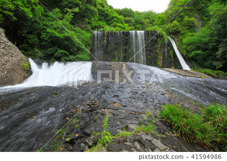 Ryumon Falls in early summer in Kokonoe Town, Oita Prefecture 41594986