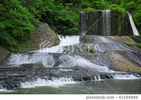 Ryumon Falls in early summer in Kokonoe Town, Oita Prefecture 41594999