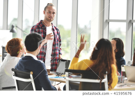 Group of young businesspersons having discussion  41595676
