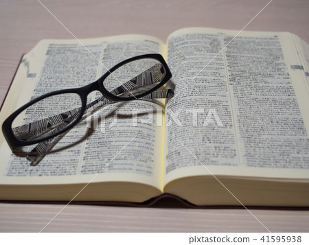 English-Japanese dictionary and glasses 41595938
