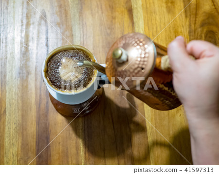  Filter paper brewing coffee 41597313