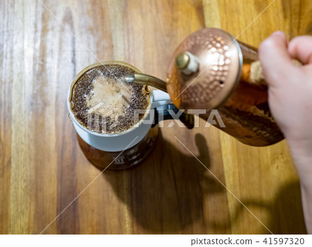  Filter paper brewing coffee 41597320