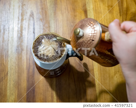  Filter paper brewing coffee 41597321