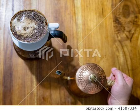  Filter paper brewing coffee 41597334