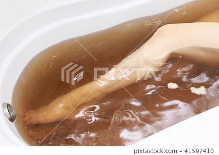 Modern spa treatments. Female feet. Bathing baths Modern spa treatments. Female feet. Bathing baths 41597410