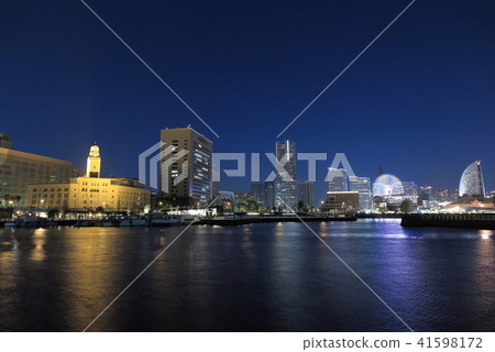 橫濱三塔（女王）和大象鼻子公園的夜景 41598172