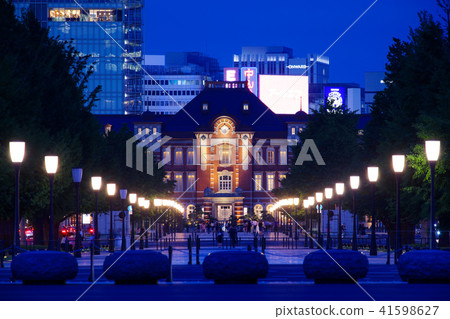 距離皇居廣場約1公里的東京車站夜景 41598627