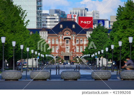View towards Tokyo Station, about 1km away from the Imperial Palace Plaza 41599208