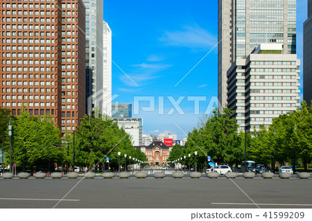 View towards Tokyo Station, about 1km away from the Imperial Palace Plaza 41599209