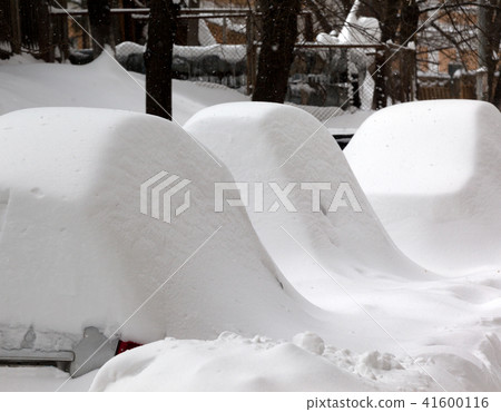 Snow covered cars after snowfall Snow covered cars after snowfall 41600116