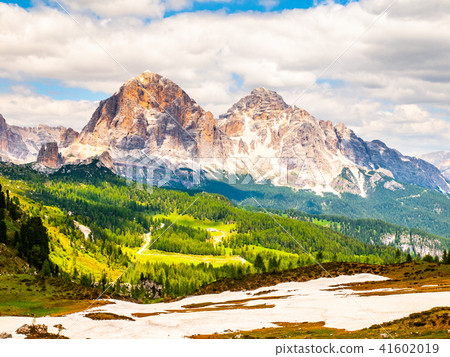 Cinque Torri rock towers and Tofana Mountains on sunny summer day, Dolomites, Italy Cinque Torri rock towers and Tofana Mountains on sunny summer day, Dolomites, Italy 41602019