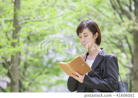 20's business woman 41606081