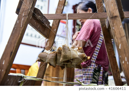 台灣家庭端午節包肉粽.粽子 台灣家庭端午節包肉粽.粽子 41606411