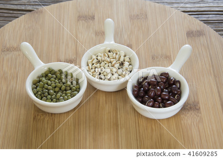 Mung bean red bean coix seed Mung bean red bean coix seed 41609285