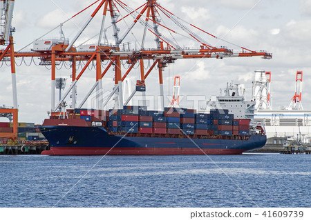 Cargo ship handling cargo at a container wharf Cargo ship handling cargo at a container wharf 41609739