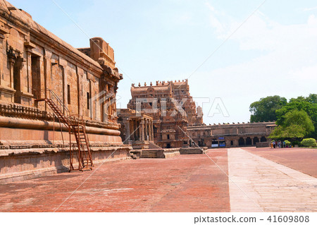 Entrance Gopuram, Brihadisvara Temple complex 41609808