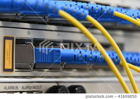 Optical links at data center internet provider 41609850