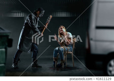 Victim asks serial maniac to wait Victim asks serial maniac to wait 41611129