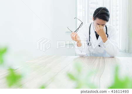 Suffering doctor Suffering doctor 41611493