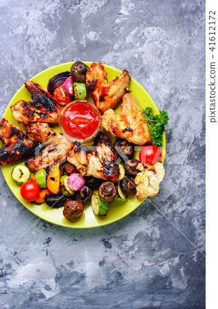 Chicken wings with crispy crust Chicken wings with crispy crust 41612172
