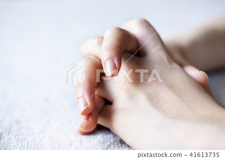 Women's hands and fingers 41613735