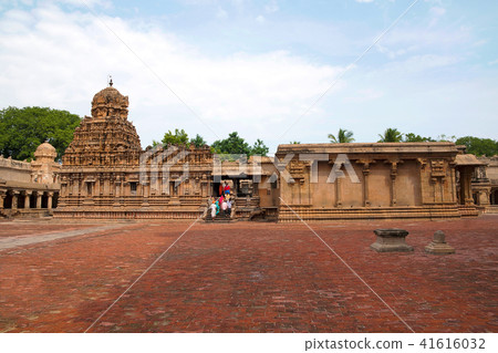 Tourist at Subrahmanyam shrine Brihadisvara Temple 41616032