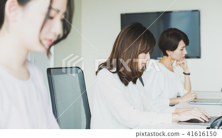 Women's business scene 41616150