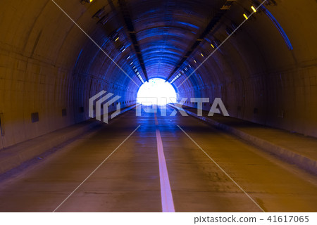 A tunnel 41617065